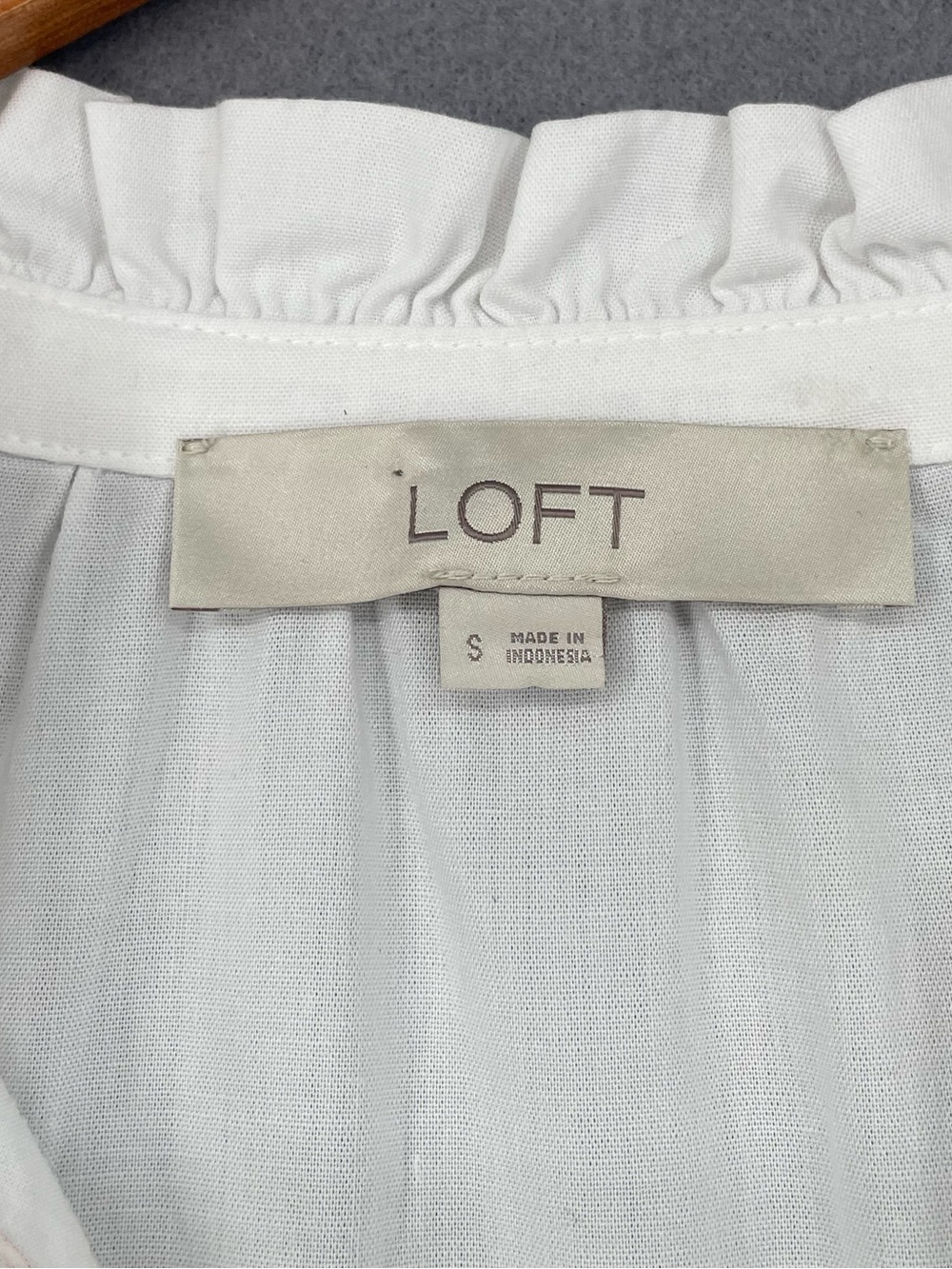 LOFT Ruffle Trim Sleeveless Eyelet Embroidered Cotton Blouse Size Small - Picture 4 of 7